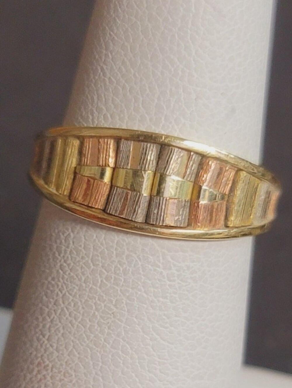 R441 14k Tricolor Gold Band Size 6